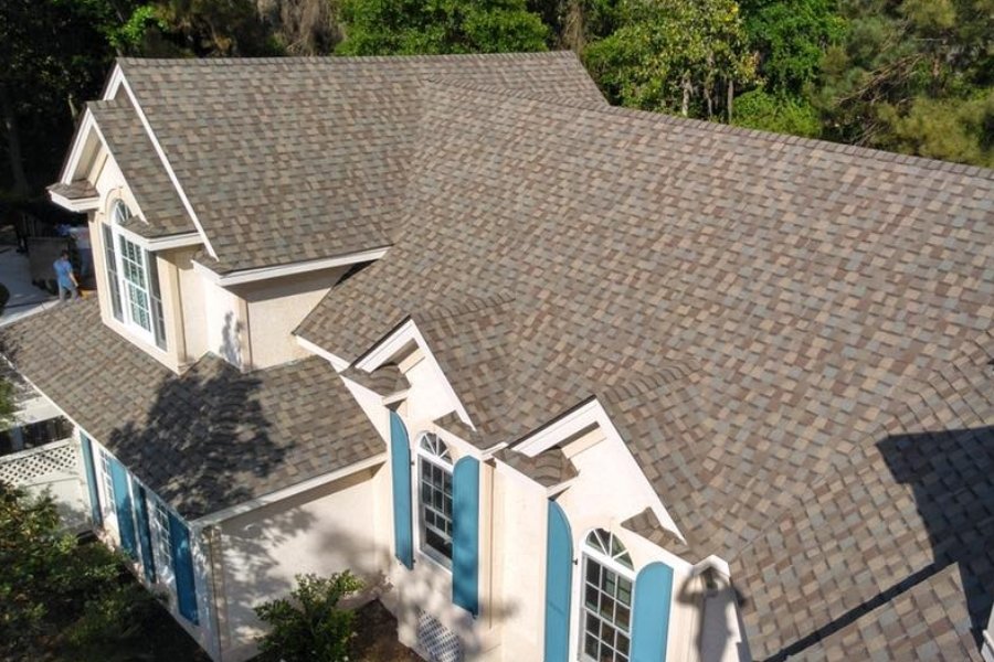 While the significance of custom roofing in Long Cove Club is clear, Apex Roofing's innovative approach to luxury roofing provides an exemplary model of how modern techniques and materials can be harnessed to meet high-end demands.